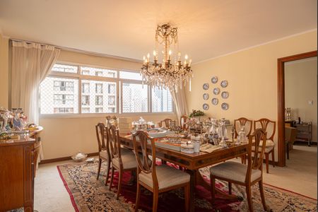 Apartamento à venda com 252m², 3 quartos e 3 vagas Apartamento à venda com 252m², 3 quartos e 3 vagasSala