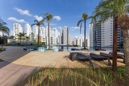 Apartamento para alugar com 180m², 3 quartos e 3 vagas Apartamento para alugar com 180m², 3 quartos e 3 vagasÁrea comum - Piscina