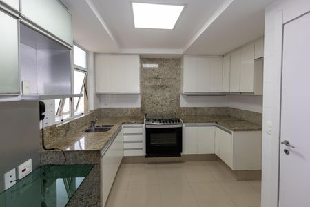 Apartamento para alugar com 180m², 3 quartos e 3 vagas Apartamento para alugar com 180m², 3 quartos e 3 vagasCozinha