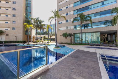 Apartamento para alugar com 180m², 3 quartos e 3 vagas Apartamento para alugar com 180m², 3 quartos e 3 vagasÁrea comum - Piscina