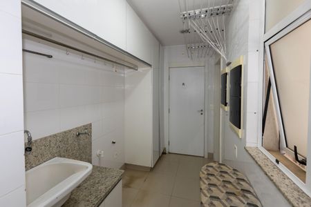 Apartamento para alugar com 180m², 3 quartos e 3 vagas Apartamento para alugar com 180m², 3 quartos e 3 vagasÁrea de Serviço