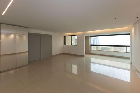 Apartamento para alugar com 180m², 3 quartos e 3 vagas Apartamento para alugar com 180m², 3 quartos e 3 vagasSala