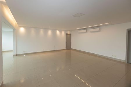 Apartamento para alugar com 180m², 3 quartos e 3 vagas Apartamento para alugar com 180m², 3 quartos e 3 vagasSala