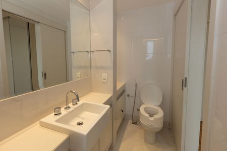 Apartamento para alugar com 180m², 3 quartos e 3 vagas Apartamento para alugar com 180m², 3 quartos e 3 vagasBanheiro da Suíte 2