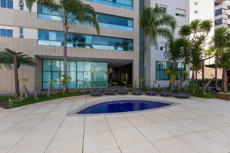 Apartamento para alugar com 180m², 3 quartos e 3 vagas Apartamento para alugar com 180m², 3 quartos e 3 vagasÁrea comum - Piscina