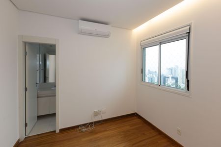 Apartamento para alugar com 180m², 3 quartos e 3 vagas Apartamento para alugar com 180m², 3 quartos e 3 vagasSuíte 3