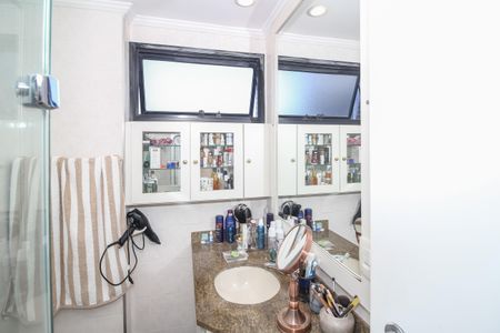 Apartamento à venda com 157m², 4 quartos e 3 vagasBanheiro da Suíte 4