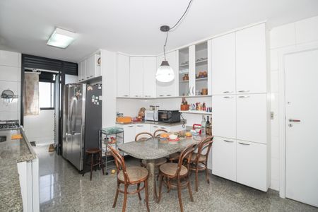 Apartamento à venda com 157m², 4 quartos e 3 vagasCozinha