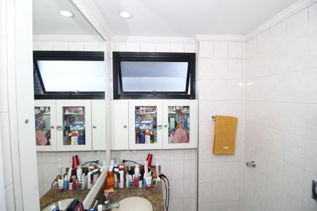 Apartamento à venda com 157m², 4 quartos e 3 vagasBanheiro da Suíte 1