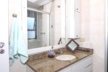 Apartamento à venda com 157m², 4 quartos e 3 vagasBanheiro da Suíte 2