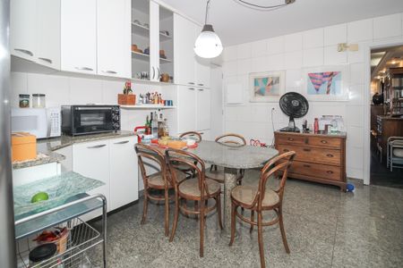 Apartamento à venda com 157m², 4 quartos e 3 vagasCozinha