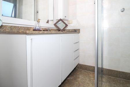 Apartamento à venda com 157m², 4 quartos e 3 vagasBanheiro da Suíte 2