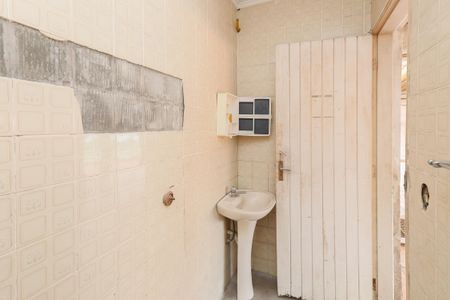 Casa à venda com 244m², 7 quartos e 3 vagasBanheiro 2