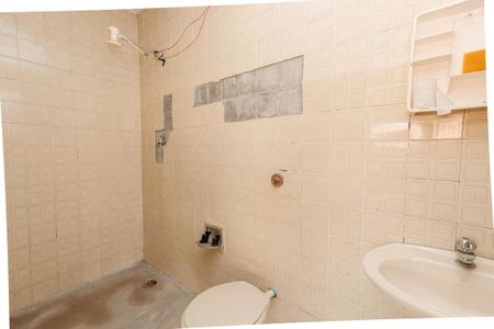 Casa à venda com 244m², 7 quartos e 3 vagasBanheiro 2