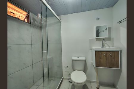 Banheiro de kitnet/studio para alugar com 1 quarto, 18m² em Jardim Cidade de Florianopolis, São José