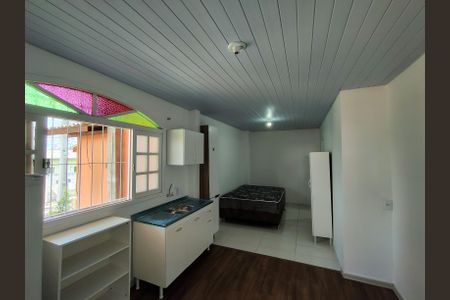 Cozinha e quarto de kitnet/studio para alugar com 1 quarto, 18m² em Jardim Cidade de Florianopolis, São José