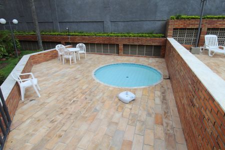 Apartamento para alugar com 220m², 4 quartos e 2 vagasÁrea comum - Piscina