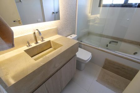 Apartamento para alugar com 220m², 4 quartos e 2 vagasBanheiro