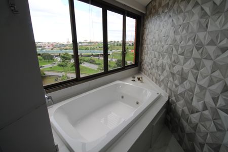 Apartamento para alugar com 220m², 4 quartos e 2 vagasBanheiro da Suíte 1