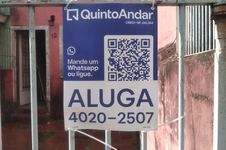 Casa para alugar com 80m², 2 quartos e 1 vaga Casa para alugar com 80m², 2 quartos e 1 vagaFachada