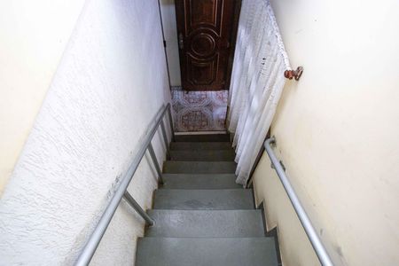 Casa para alugar com 120m², 4 quartos e 1 vagaEscada