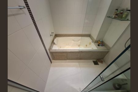 Apartamento para alugar com 98m², 3 quartos e sem vaga Apartamento para alugar com 98m², 3 quartos e sem vagaBanheiro da suíte