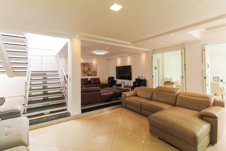 Apartamento para alugar com 600m², 4 quartos e 6 vagas Apartamento para alugar com 600m², 4 quartos e 6 vagasSala