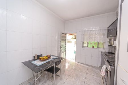 Casa à venda com 200m², 3 quartos e 6 vagasCozinha