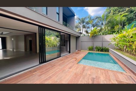 Casa de condomínio à venda com 386m², 4 quartos e 4 vagas Casa de condomínio à venda com 386m², 4 quartos e 4 vagasFoto 04