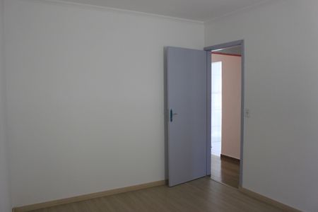Quarto 1 de apartamento à venda com 2 quartos, 53m² em Jardim Cocaia, Guarulhos