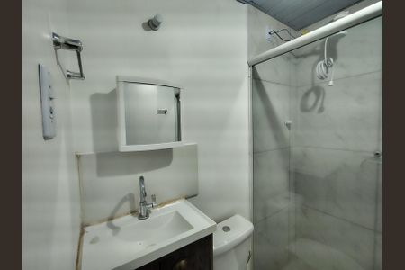 Banheiro de kitnet/studio para alugar com 1 quarto, 18m² em Jardim Cidade de Florianopolis, São José