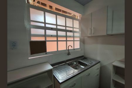 Cozinha de kitnet/studio para alugar com 1 quarto, 18m² em Jardim Cidade de Florianopolis, São José