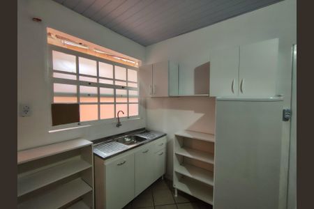 Cozinha de kitnet/studio para alugar com 1 quarto, 18m² em Jardim Cidade de Florianopolis, São José