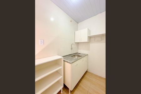 Cozinha de kitnet/studio para alugar com 1 quarto, 18m² em Jardim Cidade de Florianopolis, São José