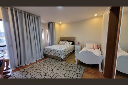 Casa à venda com 3 quartos, 272m² em Vila Nogueira, Diadema