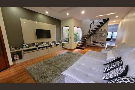 Casa à venda com 3 quartos, 272m² em Vila Nogueira, Diadema