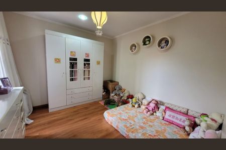 Casa à venda com 3 quartos, 272m² em Vila Nogueira, Diadema