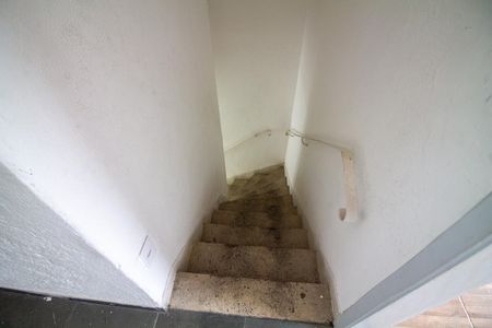 Casa para alugar com 80m², 4 quartos e sem vaga Casa para alugar com 80m², 4 quartos e sem vagaEscada