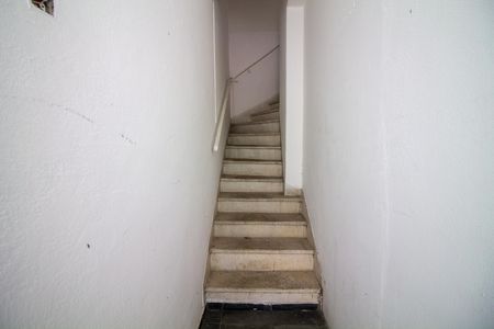 Casa para alugar com 80m², 4 quartos e sem vaga Casa para alugar com 80m², 4 quartos e sem vagaEscada