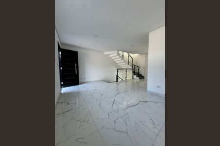 Casa à venda com 2 quartos, 110m² em Vila Nhocuné, São Paulo