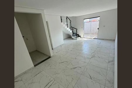 Casa à venda com 2 quartos, 110m² em Vila Nhocuné, São Paulo