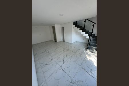 Casa à venda com 2 quartos, 110m² em Vila Nhocuné, São Paulo