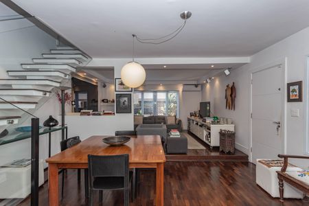 Casa à venda com 3 quartos, 158m² em Jardim Prudência, São Paulo