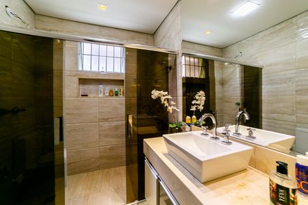 Casa à venda com 300m², 2 quartos e 5 vagasBanheiro Social