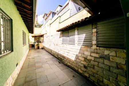 Casa à venda com 300m², 2 quartos e 5 vagasGaragem