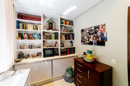 Casa à venda com 300m², 2 quartos e 5 vagasEscritório