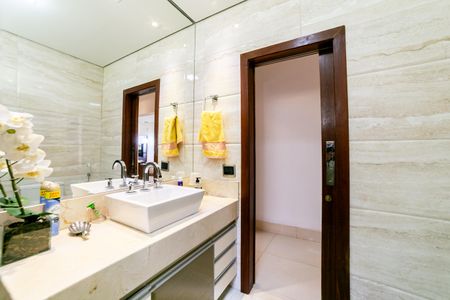 Casa à venda com 300m², 2 quartos e 5 vagasBanheiro Social