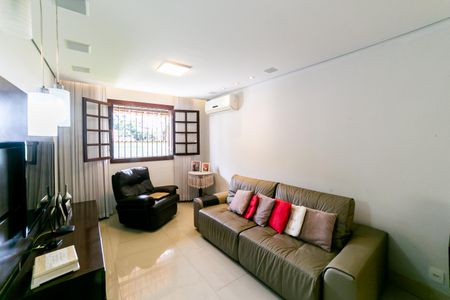 Casa à venda com 300m², 2 quartos e 5 vagasSala