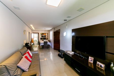 Casa à venda com 300m², 2 quartos e 5 vagasSala