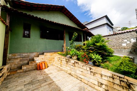 Casa à venda com 300m², 2 quartos e 5 vagasGaragem